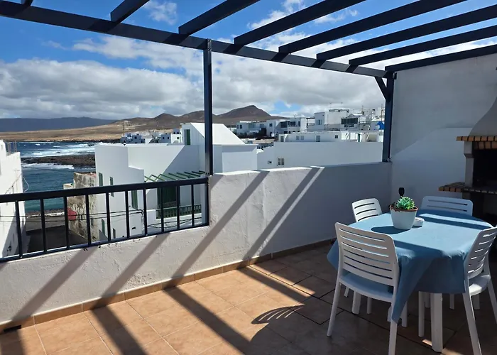 Gran Terraza Con Muy Bonitas Vistas Caleta de Caballo