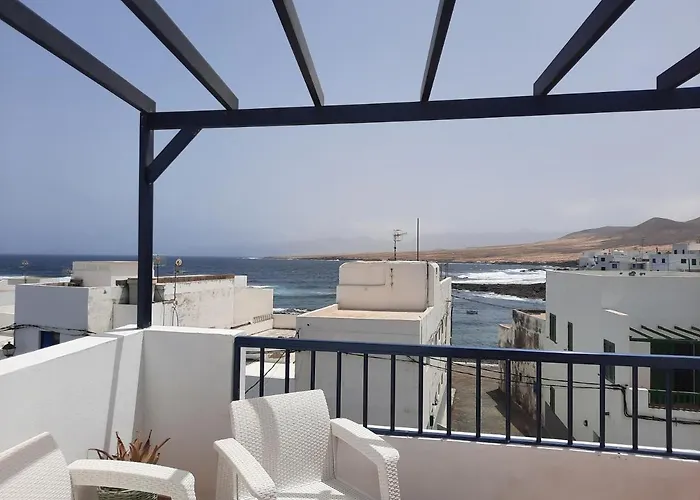 Gran Terraza Con Muy Bonitas Vistas *